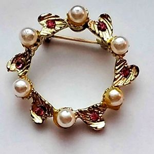 1" Round Golden Heart Wreath Brooch Pink Jewels & White Faux Pearls Dainty